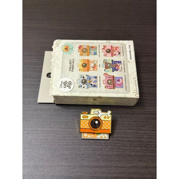 Disney Cats & Dogs Camera Sliding Blind Box Enamel Pin - Bolt - Picture 3 of 3